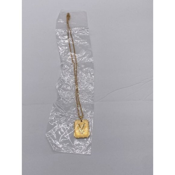 Alphabet V Necklace‎ Gold Tone - Picture 11 of 14